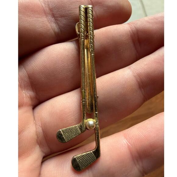 Vintage Anson Tie Clip | Golf Clubs w/ Faux Pearl Ball | Gold-Tone - Picture 1 of 7